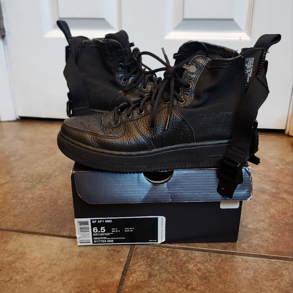 Nike af1 sf mid